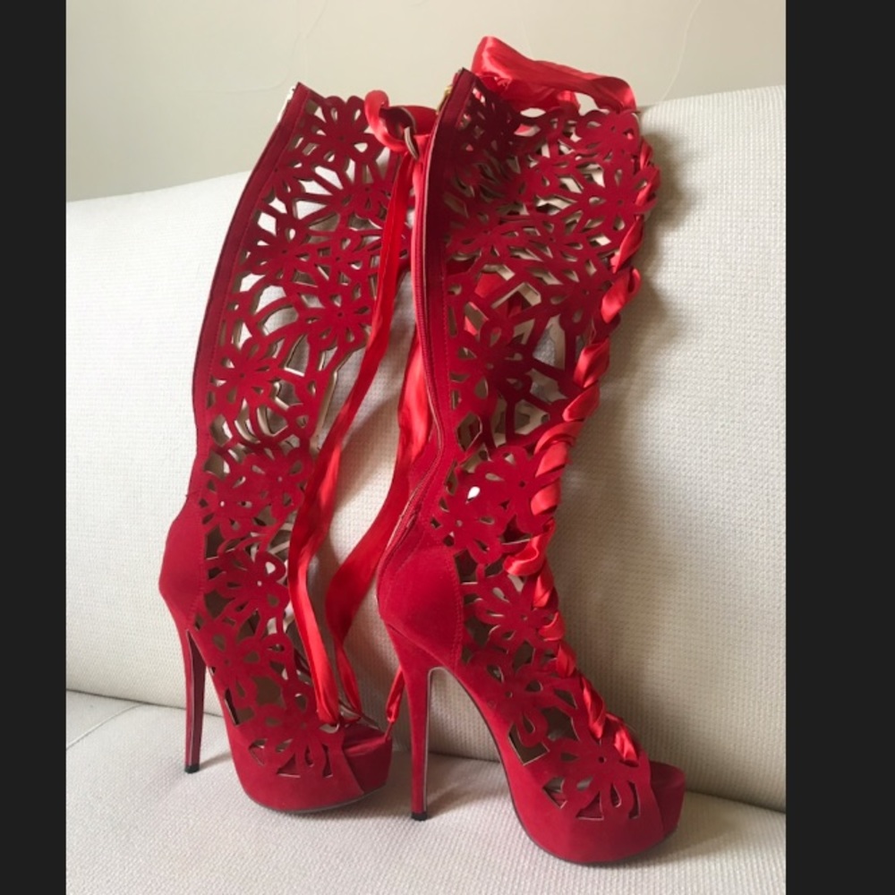 Lace up platform boot with red sole